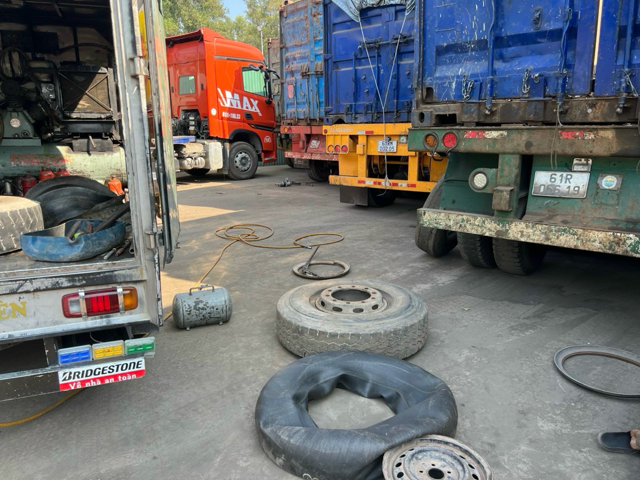 Dich vụ vá vỏ lưu động giá rẻ Bình Dương